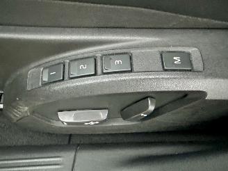 Volvo V-40 2.0 D4 230pk 6-bak R-Design - xenon - getuned - leer - navi - stoelverw - lmv - memory pakket picture 22
