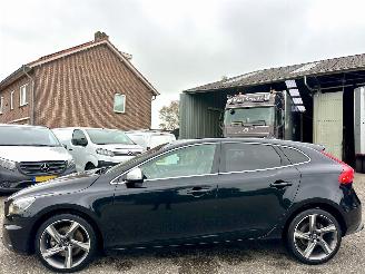 krockskadad bil auto Volvo V-40 2.0 D4 230pk 6-bak R-Design - xenon - getuned - leer - navi - stoelverw - lmv - memory pakket 2014/9