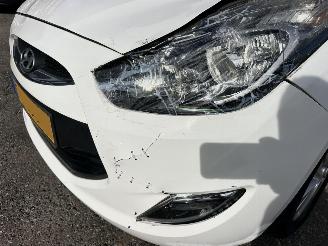 Hyundai Ix20 1.6i i-Vision 125pk Automaat - 76dkm nap - navi - dvd - camera - pdc - clima - cruise - aux - usb picture 9
