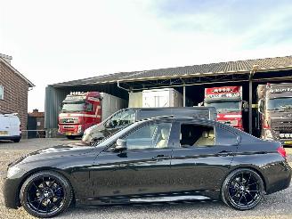 skadebil auto BMW 3-serie 330e 245pk 8-traps aut M-Sport - schuifdak - nap - spoilers - leer - verlaagd - pdc v+a - plug-in hybrid - facelift model 2016/7