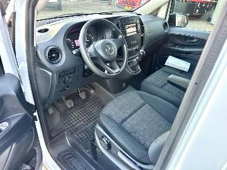 Mercedes Vito 111 CDI 114pk 6-bak Lang - nap - 1e eig - 3pers - navi - camera - airco - trekh - euro6 - licht + regens picture 22