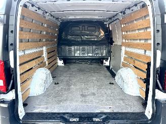 Mercedes Vito 111 CDI 114pk 6-bak Lang - nap - 1e eig - 3pers - navi - camera - airco - trekh - euro6 - licht + regens picture 13