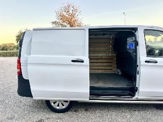 Mercedes Vito 111 CDI 114pk 6-bak Lang - nap - 1e eig - 3pers - navi - camera - airco - trekh - euro6 - licht + regens picture 52