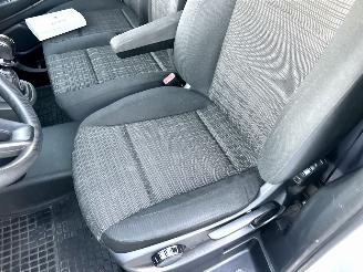 Mercedes Vito 111 CDI 114pk 6-bak Lang - nap - 1e eig - 3pers - navi - camera - airco - trekh - euro6 - licht + regens picture 39