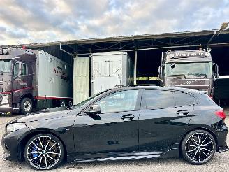 Schadeauto BMW 1-serie M135i xDrive 306pk aut + f1 High Exe M-Sport Performance - pano - nap - hud - harman/kardon - keyless - kuipstoelen 2021/5