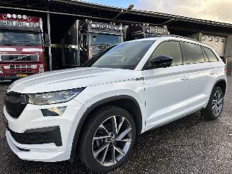 Skoda Kodiaq 1.5 TSI 150pk aut + f1 Sportline Bus - nap - camera - keyless - stuurverw - front + line + side assist picture 2