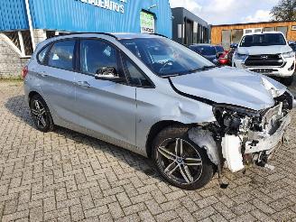 krockskadad bil auto BMW 2-serie ACTIVE TOURDER 1.5 225XE E DRIVE AUT plug in hybride 4x4 2017/2