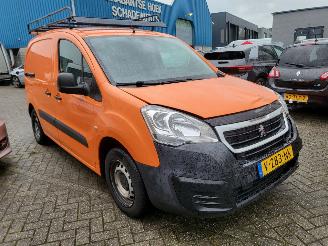 krockskadad bil bedrijf Peugeot Partner Partner 7 1.6 Hdi 55 kw  euro 6  1e eigenaar airco 2018/4