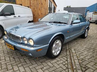 Schadeauto Jaguar Xj-8 4.0  SOVEREIGN   N.A.P  rijdbaar  top jongtimer 2004/7