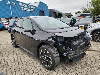 damaged passenger cars Volkswagen ID.3 ID.3 Pro Performance Edition leer/alcantara 58 kWh range 425 km nwpr € 47000 2023/4