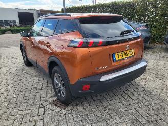 Voiture accidenté Peugeot e-2008 Peugeot e-2008 EV Style 50 kWh rijdbaar rijbereik 335 km nieuwprijs  € 40000 2023/7