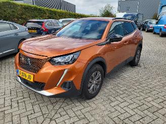 damaged passenger cars Peugeot e-2008 Peugeot e-2008 EV Style 50 kWh rijdbaar rijbereik 335 km nieuwprijs  € 40000 2023/7