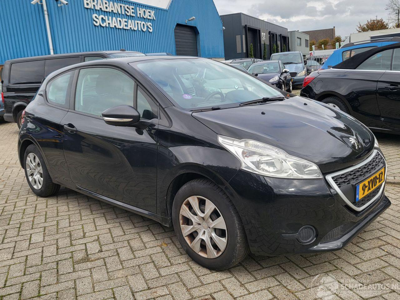 Peugeot 208 1.0 VTi Access COOL  2E eigenaar motor loopt op 2 cil ,rijdt nog wel
