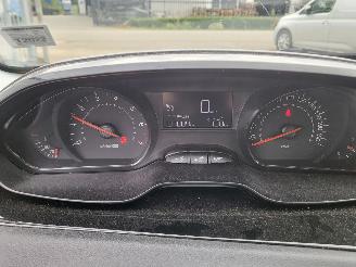 Peugeot 208 1.0 VTi Access COOL  2E eigenaar motor loopt op 2 cil ,rijdt nog wel picture 5