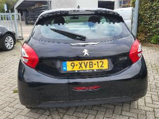 Peugeot 208 1.0 VTi Access COOL  2E eigenaar motor loopt op 2 cil ,rijdt nog wel picture 9