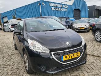 Peugeot 208 1.0 VTi Access COOL  2E eigenaar motor loopt op 2 cil ,rijdt nog wel picture 8