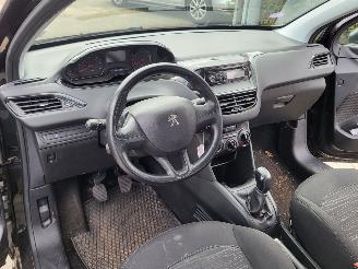 Peugeot 208 1.0 VTi Access COOL  2E eigenaar motor loopt op 2 cil ,rijdt nog wel (ZIE 3E FOTO) picture 4