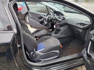 Peugeot 208 1.0 VTi Access COOL  2E eigenaar motor loopt op 2 cil ,rijdt nog wel picture 7