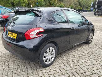 Peugeot 208 1.0 VTi Access COOL  2E eigenaar motor loopt op 2 cil ,rijdt nog wel picture 6