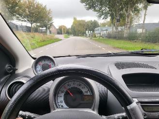 Peugeot 107 107 1.0-12V XS AUTOMAAT  66000 KM picture 3