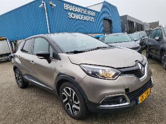 Vaurioauto  passenger cars Renault Captur AUTOMAAT Captur 1.2 TCe Dynamique rijdbaar 2015/6