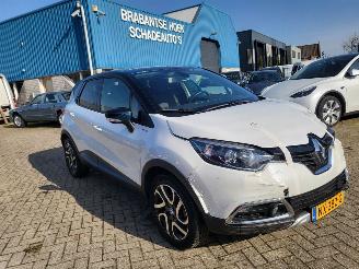 Vaurioauto  passenger cars Renault Captur AUTOMAAT 24000 KM UNIEK Captur 1.2 TCe Wave RIJDBAAR 2017/5