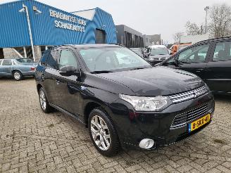 Vaurioauto  passenger cars Mitsubishi Outlander Outlander PHEV Instyle 4WD plug in hybride 2013/10