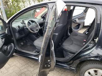 Peugeot 107 Peugeot 107 1.0 Active goed rijden en goede airco picture 16