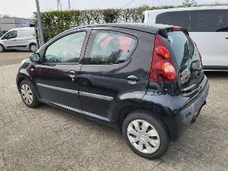 Peugeot 107 Peugeot 107 1.0 Active goed rijden en goede airco picture 5
