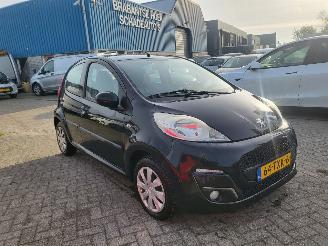 Vaurioauto  passenger cars Peugeot 107 Peugeot 107 1.0 Active goed rijden en goede airco 2012/4