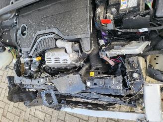 Peugeot 2008 2008 1.2 Hybrid autom 136 GT  € 40 000 NW picture 24