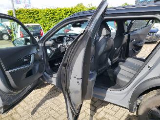 Peugeot 2008 2008 1.2 Hybrid autom 136 GT  € 40 000 NW picture 13