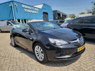 Schadeauto Opel Cascada CABRIO AUTOM  1.6 Turbo Innovation   rijdbaar 2018/6