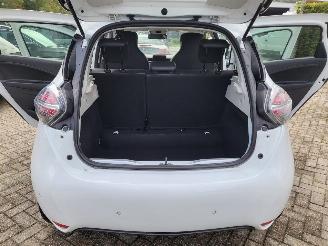 Renault Zoé incl accu INTENSE  51 KW met CCS lader  8000 km GEEN SCHADE technisch probleem picture 5