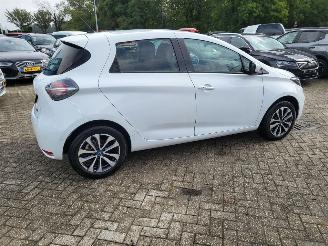 Renault Zoé incl accu INTENSE  51 KW met CCS lader  8000 km GEEN SCHADE technisch probleem picture 6