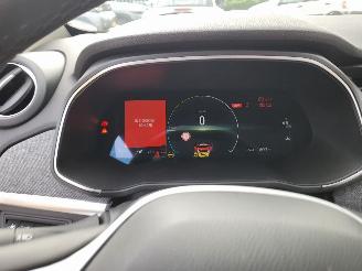 Vaurioauto  passenger cars Renault Zoé incl accu INTENSE  51 KW met CCS lader  8000 km GEEN SCHADE technisch probleem 2020/6
