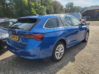 krockskadad bil auto Skoda Octavia Combi 1.5 E hybride -TSI Business Edition Plus autom rijdbaar 2024/3