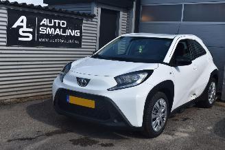 skadebil auto Toyota Aygo X 1.0 VVT-i MT Play 72Pk *Airco/Camera 2023/10
