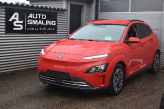 damaged passenger cars Hyundai Kona 64Kwh Comfort 204Pk SOH 100% 3FASE *Navi/Clima/Camera/Stoelverwarming 2021/8