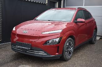 Avarii autoturisme Hyundai Kona 64Kwh Comfort 204Pk 3FASE *Navi/Clima/Camera/stoelverwarming 2021/7
