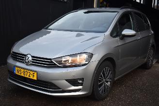 Damaged car Volkswagen Golf Sportsvan 1.6 TDI Comfortline 110Pk *Navi/Clima/Stoelverwarming 2016/9