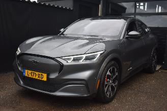 Unfallwagen Ford Mustang Mach-e 98Kwh Extended First Edition Awd 337 Pk *Navi/Leder/Camera/Panorama/Stoelverwarming 2021/8