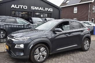 Schadeauto Hyundai Kona 64Kwh Premium 204Pk 3Fase 100% SOH *Navi/Clima/Leder/Camera/Stoelverwarming 2020/12