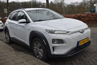 Hyundai Kona 64Kwh EV Limeted 204Pk 3FASE 100% SOH *Navi/Clima/Leder/Camera/Stoelverwarming picture 2