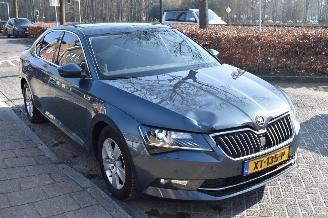 Skoda Superb 2.0 Tdi Business Edition 150Pk *Navi/Clima/Camera/Stoelverwarming/Camera/Xenon picture 2