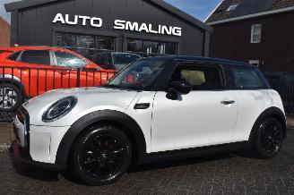 skadebil auto Mini Cooper 1.5 Camden Edition 136Pk *Navi/Clima 2024/2
