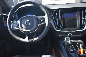 Volvo V-60 2.0 T6 Plug-in Hybrid AWD Plus Dark 253Pk *Navi/Clima/Camera/Panorama/Stoelverwarming picture 8