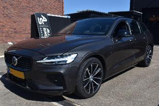 Auto incidentate Volvo V-60 2.0 T6 Plug-in Hybrid AWD Plus Dark 253Pk *Navi/Clima/Camera/Panorama/Stoelverwarming 2024/7