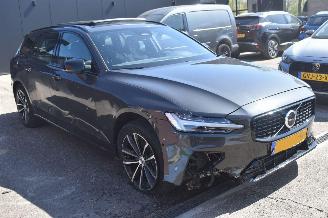 Volvo V-60 2.0 T6 Plug-in Hybrid AWD Plus Dark 253Pk *Navi/Clima/Camera/Panorama/Stoelverwarming picture 2