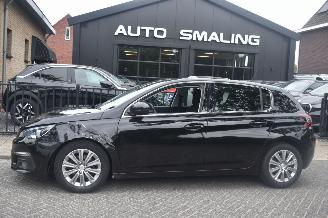 Schadeauto Peugeot 308 1.2 Puretech Allure 131Pk *Navi/Clima 2019/4